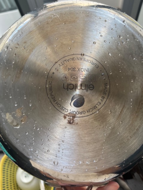 Mới chiên lần đầu kiểu bị màu ố
Nay đang chiên thì lên vết đen cháy như clip giờ rửa ko hết