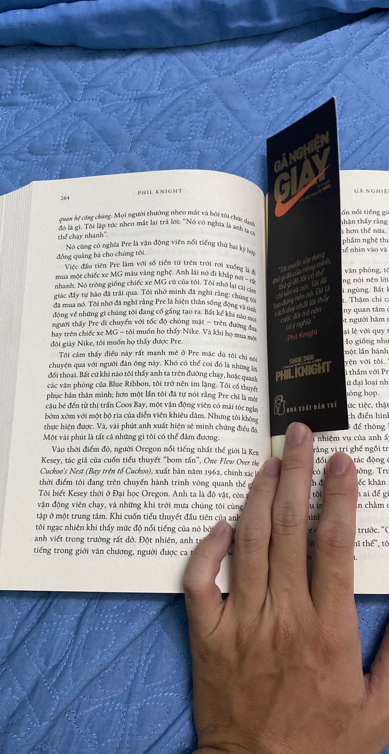 Fahasa giao hành nhanh, gói cẩn thận, giá lại tốt nữa. Sách rất hay, câu chuyện khởi nghiệp gần gủi, giản dị, không hào nhoáng hay điên rồ thái quá, không hồ hào hay ép người đọc phải như này như nọ. Những bài học được rút ra theo từng câu chuyện chân thực của nhà sáng lập Nike.