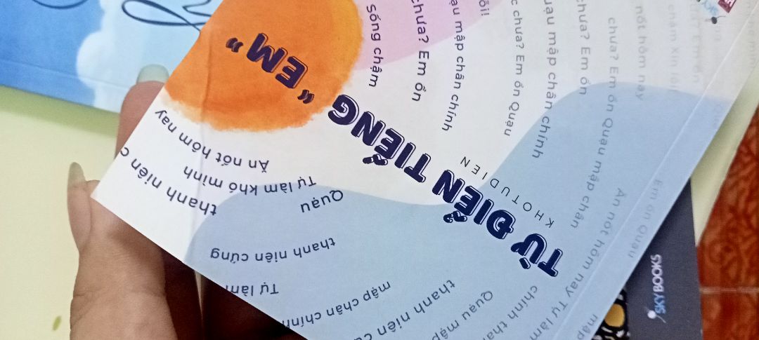 thật sự mình rất thất vọng về cách đóng gói của tiki , giống kiểu cứ ném quyển sách vào hộp là xong ko để ý coi sách có vấn đề gì ko , của mình bị gập hẳn 1 góc bìa vào luôn. thật sự mình rất thất vọng về cách đóng gói của tiki , giống kiểu cứ ném quyển sách vào hộp là xong ko để ý coi sách có vấn đề gì ko , của mình bị gập hẳn 1 góc bìa vào luôn.