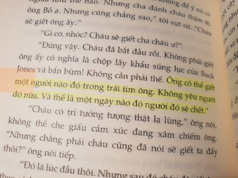 Một cuốn sách rất đáng đọc về tình yêu thương và sự mất mát mà chắc chắn mình sẽ gợi ý cho mọi người (dù biết rằng nó đã rất hot rồi), để cùng cười trước những trò nghịch ngợm tinh quái, trí tưởng tượng tuyệt vời và những ước mơ rất trẻ con của Zezé, cùng xót xa khi em bị đánh đập, cùng đau đớn khi những người bạn mà em yêu nhất lần lượt ra đi, và cùng tiếc nuối khi nhận ra rằng một đứa trẻ chưa đầy 6 tuổi như em đã biết quá nhiều, đến mức sự hồn nhiên, mơ mộng trẻ con của em sẽ không bao giờ quay trở lại.

Mình có thể hiểu tại sao cuốn sách này lại hot đến vậy, lối viết rất nhẹ nhàng, trong sáng và dễ hiểu, quá đủ để tiếp cận độc giả ở mọi lứa tuổi. Nhưng cảm xúc mà nó đem lại thì mạnh mẽ vô cùng.

Cuối cùng thì cảm ơn Tiki và Nhã Nam (cùng chiến dịch Dọn kho - lý do cuối cùng khiến mình hạ quyết tâm rước ẻm về nhà =))) đã đem đến cho mình một cuốn sách tuyệt vời. Đáng đồng tiền bát gạo.