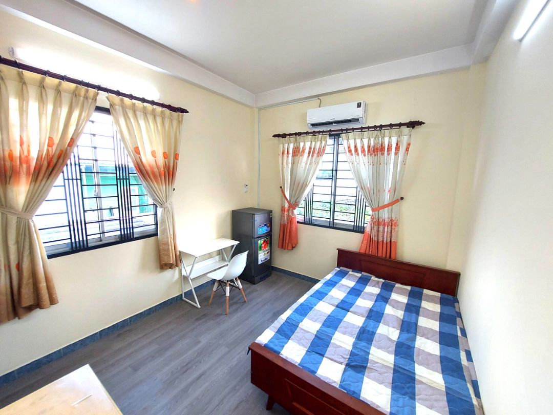 Bàn làm việc đẹp, lắp ráp dễ dàng.
Tiện thể, mình đang cho mướn phòng như hình. Ở Tân Bình.
bạn nào có nhu cầu mướn phòng, liên hệ mình nha: ***