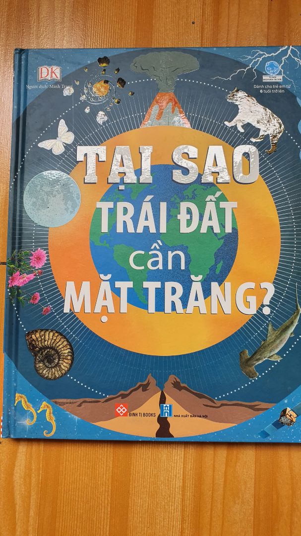 Sách đẹp, trình bày dễ hiểu, giúp trẻ hiểu thêm về vũ trụ và các hiện tượng tự nhiên.