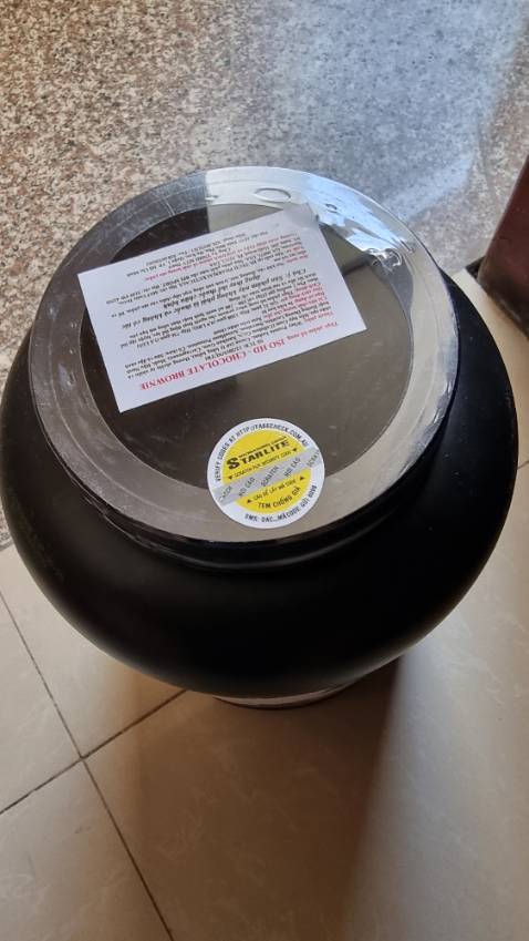 Hộp bị bụi bẩn, không đóng gói cẩn thận. Bọc trên nắp hộp có dấu hiệu bị cạy từ trước, tem bảo hành còn nguyên vẹn. Nhãn dán quanh hộp bị bong. Check mã tem thì là hàng chính hãng. Thật sự không hài lòng. Hộp bị bụi bẩn, không đóng gói cẩn thận. Bọc trên nắp hộp có dấu hiệu bị cạy từ trước, tem bảo hành còn nguyên vẹn. Nhãn dán quanh hộp bị bong. Check mã tem thì là hàng chính hãng. Thật sự không hài lòng.