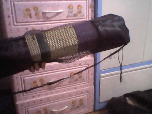 - Túi đựng mỏng.
- Thảm tím, miếng đệm xốp dưới màu dương, không như mình mong muốn lắm (mình nghĩ nó giống hình mẫu: đều màu tím).
Còn chất lượng đúng như những gì miêu tả. Ủng hộ shop dài dài.