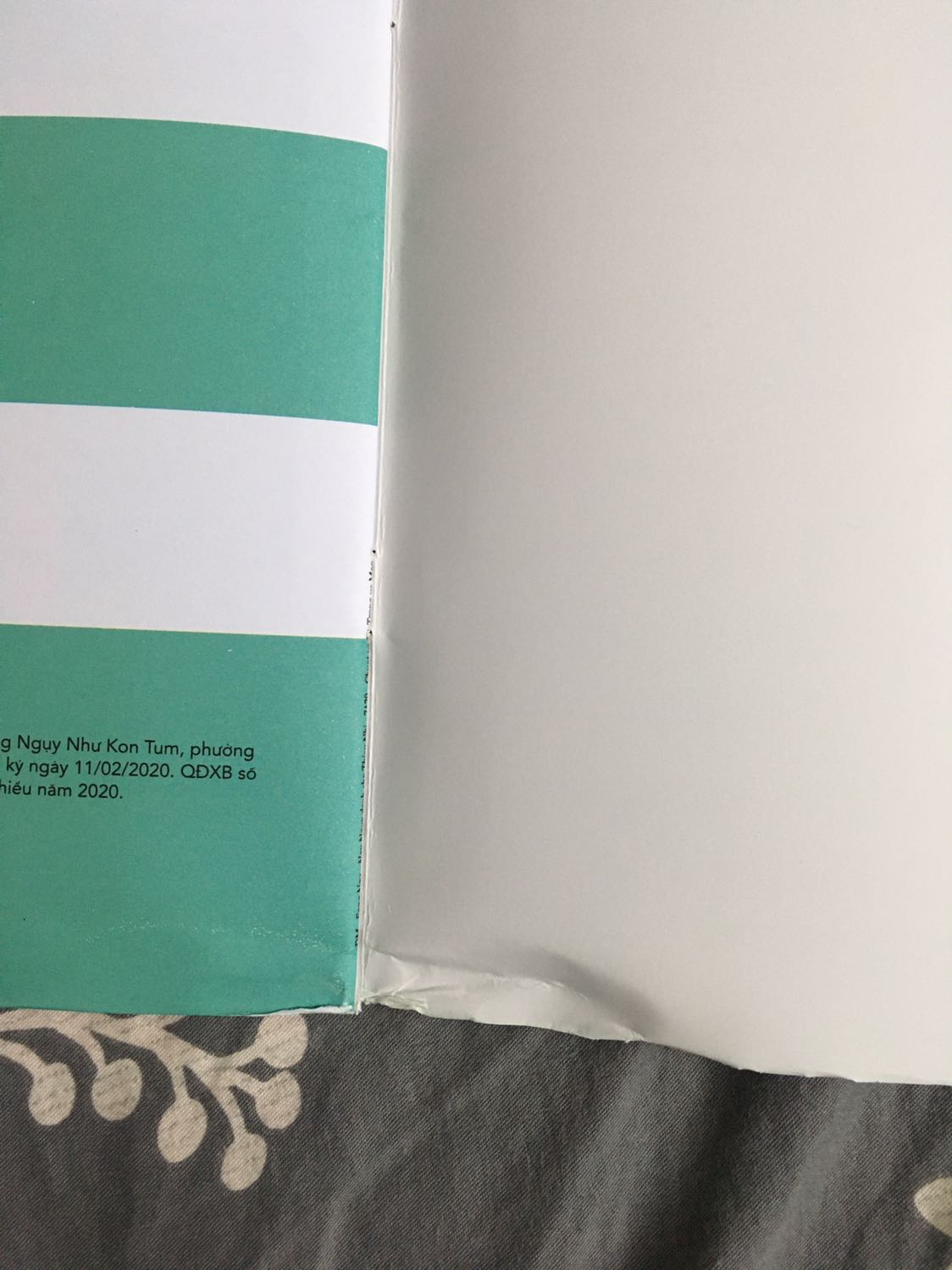 Giao hàng nhanh, nhưng khâu đóng gói hoặc vận chuyển ko cẩn thận, hoặc shop giao hàng ko kiểm tra. Mình mua combo 10 cuốn thì có 2 cuốn bị nhàu ở cạnh. Dù sao cũng vẫn đọc được nên cho shop 5 sao khích lệ lần sau cẩn thận hơn.!