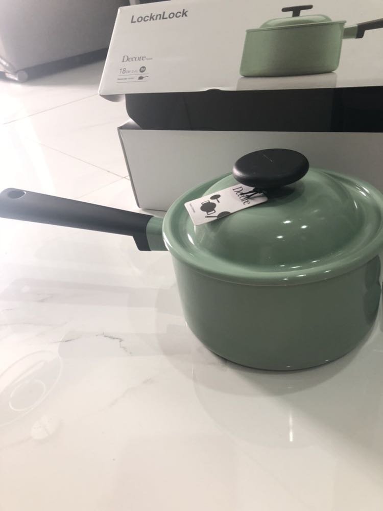 Bình màu đen nhám rất đẹp dung tích vừa sử dụng ucf chuẩn nhé giữ nhiệt tốt giao hàng cực nhanh đặc biệt săn đc gía sale rất hài lòng bao bì chắc chắn nhân viên nhiệt tình