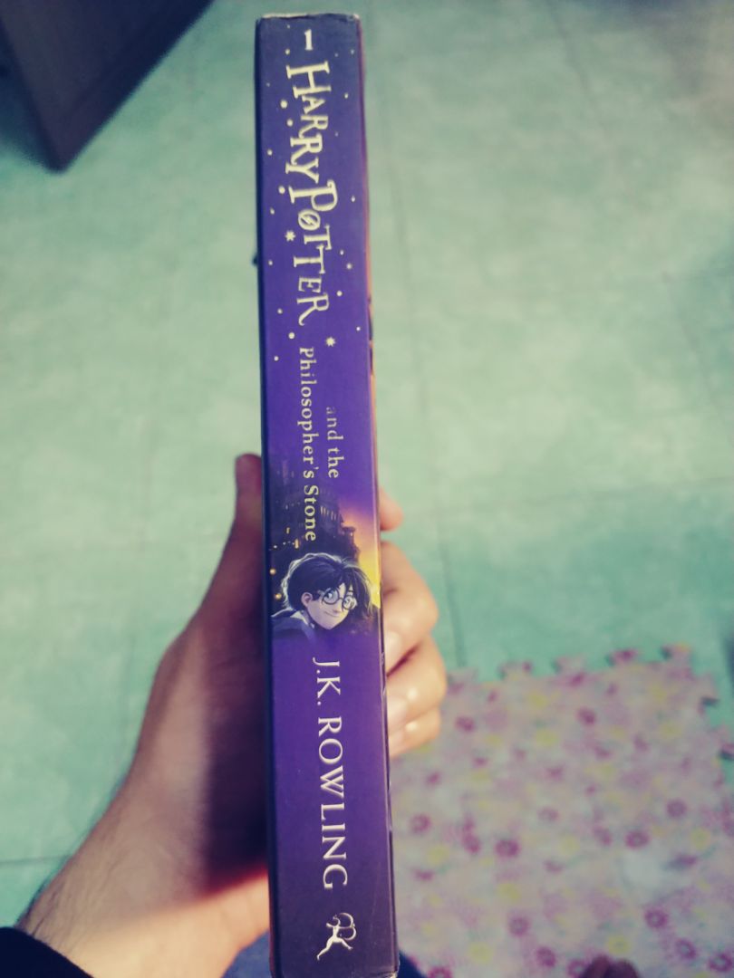 tiki giao hàng thì nhanh rồi nhưng mà lại bán sách cũ sách hết date cho khách hàng. Thực sự thất vọng vì chất lượng sách lần này, sách thì cũ rích, quăn queo, nhiều vệt đốm vàng và bám bụi nhiều. Sách cũng ko có seal luôn. Rất mong tiki nhận đc phản hồi và đổi trả sách khác cho mình