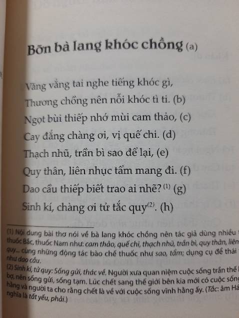 Sách có 63 bài thơ và phần phụ lục. Font chữ làm mình có cảm giác thoải mái và dễ đọc. Lâu rồi đọc lại mình lại có những cảm nhận khác về thơ Hồ Xuân Hương.