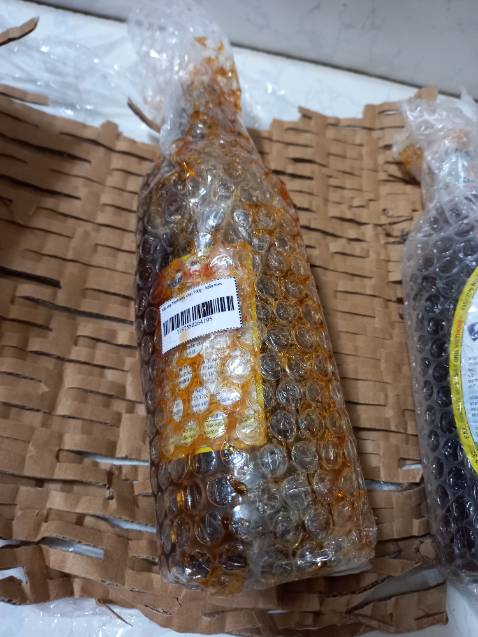 Giao hàng  bj hư.   Bể 1 chai .. 1 chai  thì nắp  bị hở.  2 chai giao như  vậy là  tệ nha shop