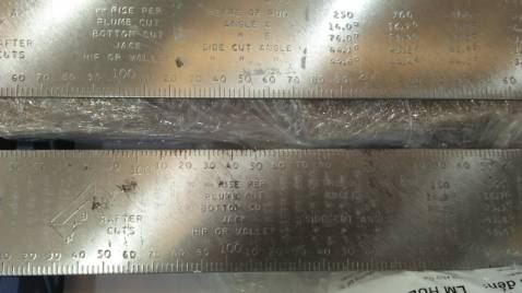 Thước bị gỉ ạ, ảnh chụp từ lúc nhận hàng
Vì không quay vid từ lúc bóc hàng do có người nhận hộ nên mong shop có thể đổi được hàng cho mình
Mình cảm ơn!