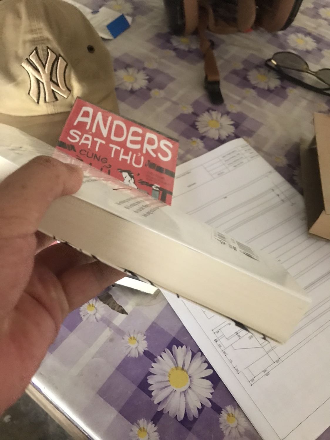 Mình có gói tikinow mà sao k dc bọc bằng bookcare hậy. Chỉ dc bọc nilon chống sốc 1 quyển trên 2 quyển đặt mua. Còn lại thì giao hàng nhanh hơn dự kiến 3 hôm sách mới tinh đẹp thơm tho sạch sẽ mua dc 1/2 giá nên cụng khá là ok. Tiki không..à chưa làm mình thất vọng khi mua sách bao giờ