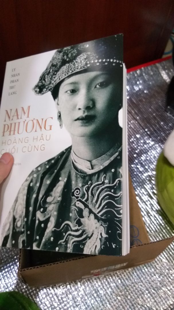 sách đẹp, mới, ổn nhưng cho hai sao vì gói hàng ko đàng hoàng, lần nào cũng vậy, chỉ bỏ sách trong hộp rồi giao, lỡ vận chuyển bị móp hay méo thì sao, may là ko bị sao. Tiki trading làm ăn chán quá