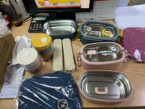 Giao đúng mẫu đã chọn. Chắc chắn. Lời khuyên là dùng cho 1 người ăn thì hợp. K có mùi hôi. Nên mua nhé.