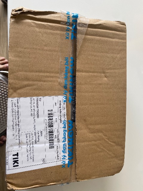 Đơn hàng hôm nay bọc không đẹp lắm bị móp. Bìa sách cũng ko được đep