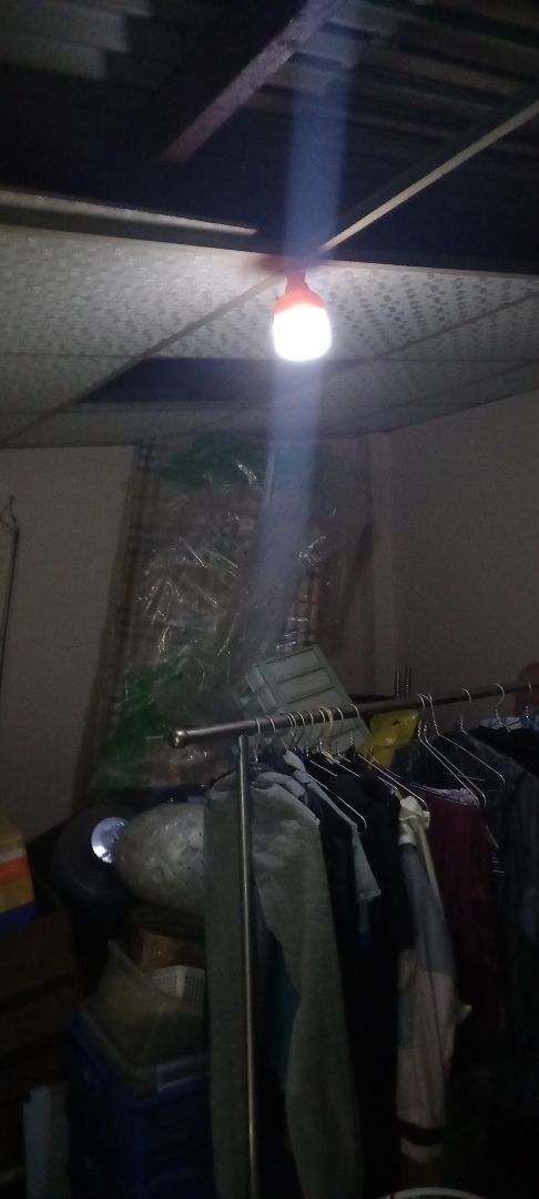 đèn mẫu và kiểu dán đúng như quảng cáo nhưng có điều mau hết pin không sáng đến 6h 8h như quảng cáo chỉ đc 3h là cao đèn mẫu và kiểu dán đúng như quảng cáo nhưng có điều mau hết pin không sáng đến 6h 8h như quảng cáo chỉ đc 3h là cao