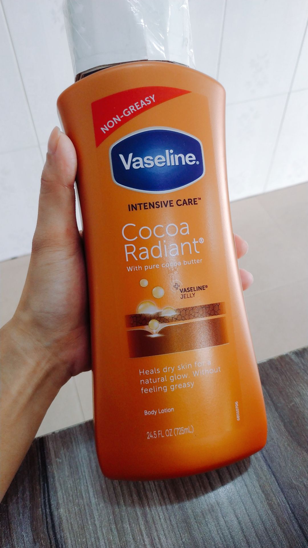 Cảm ơn shop đóng gói cẩn thận, hàng có tem nhập khẩu đàng hoàng, rất an tâm! Chất kem vừa đặc ko quá lỏng, mùi thơm