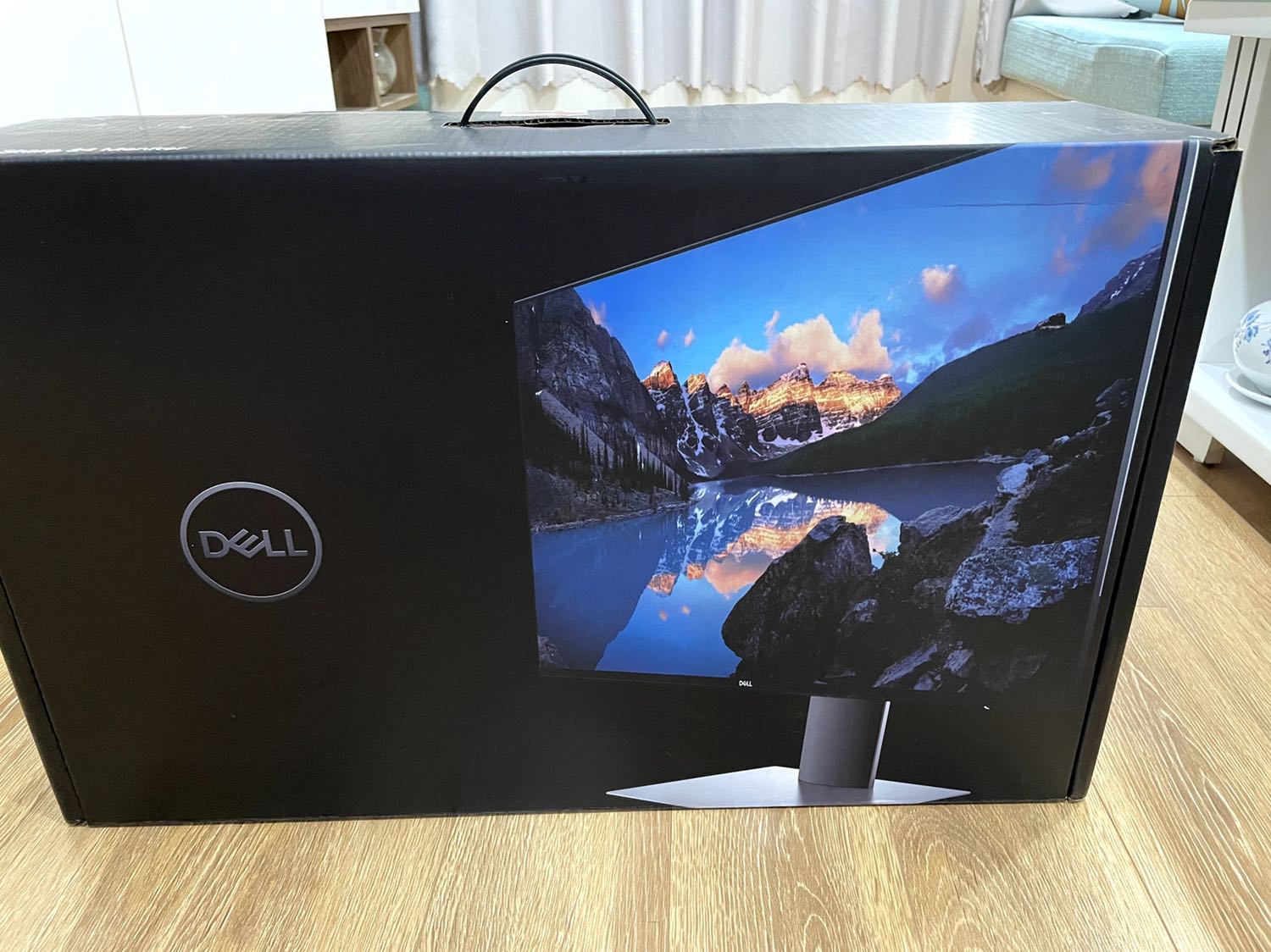 Luôn tin tưởng hàng của tiki traning, đóng gói cẩn thận, hàng chính hãng 100% bảo hành điện tử đầy đủ, chất lượng tốt, màn ko bị hở sáng quá nhiều ở mức chấp nhận đc, đây là lỗi chung của màn IPS rồi, vote 5 sao