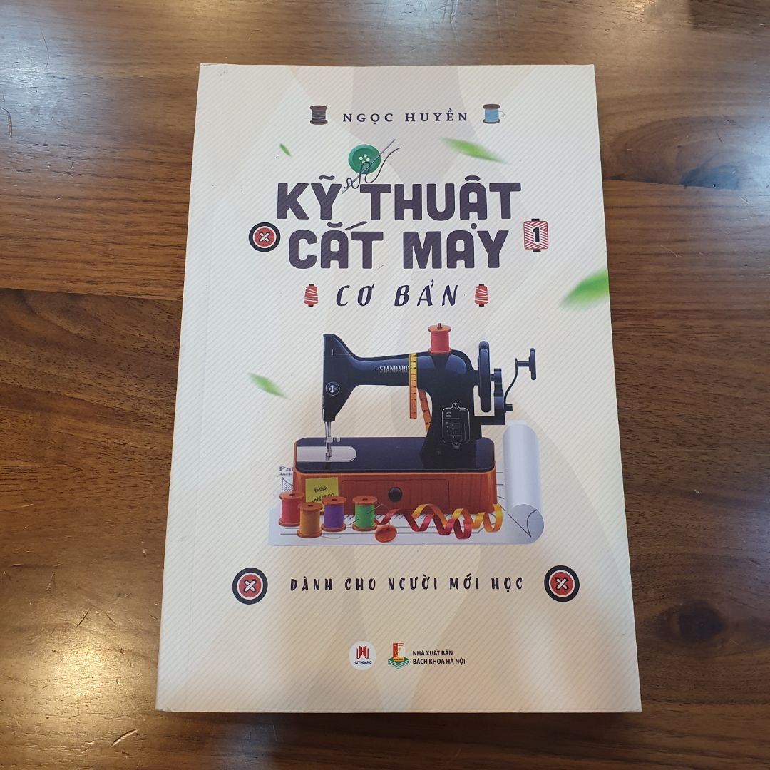 Thật ra cuốn này cũng hơi khó chứ không phải cơ bản, dành cho người mới bắt đầu như mình chưa biết gì, đọc vào hơi khó hiểu.