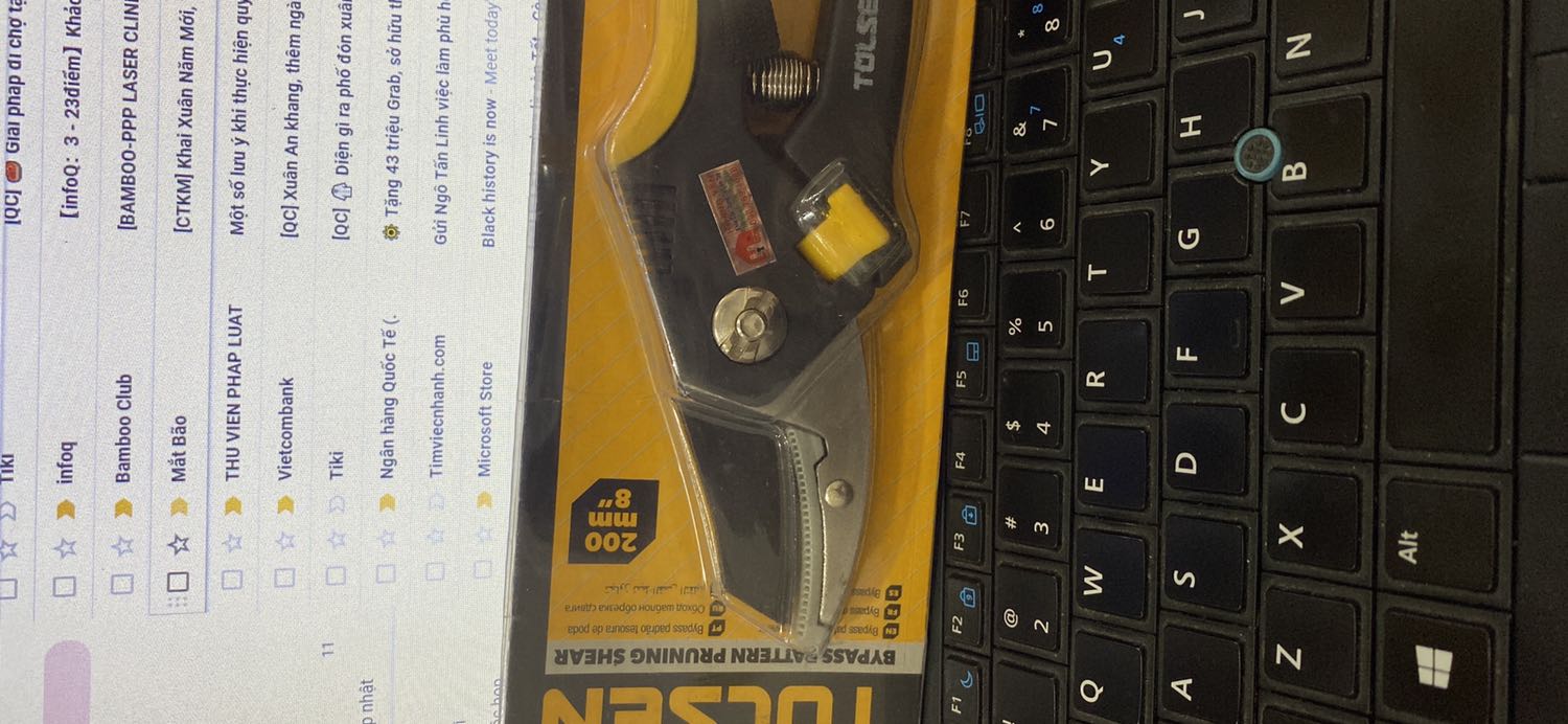 Sản phẩm gần giống hình thật , bao bì tem mác bị xoá không thấy rõ model.