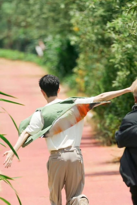 Tôi rất thích Vu Mông Lung. Tôi đã ký petition. Bạn ký chưa? Vấn đề nhân quyền có làm bạn quan tâm không? Nếu có, xin hãy ký đơn thỉnh nguyện. Mã QR trên ảnh. Thank you. Mn nhìn đi ạ. Em ấy rất đẹp và cũng rất hiền. Một người tử tế và dịu dàng như vậy mà!
🔥🔥🔥#JusticeForYuMenglong🔥🔥🔥