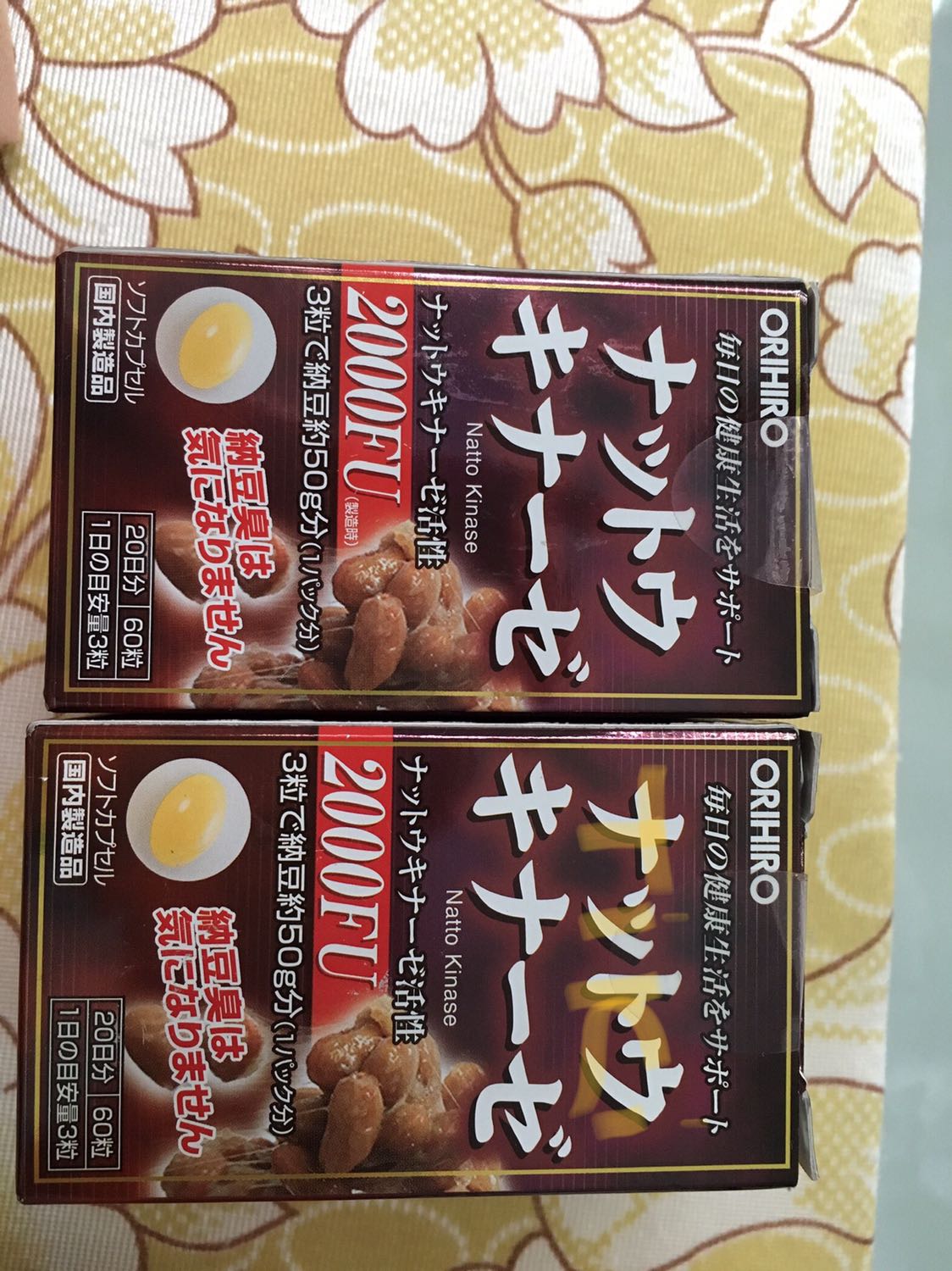 Sản phảm orihiro có bao bì mặt phía trước giống nhau giữa sản phẩm mình mua từ nhật và sản phẩm mua trên tiki. Nhưng mặt 2 bên hong lại khá rõ rệt, chữ viết mặt hong trên bao bì hàng tiki cũng lớn hơn. Shop giải thích giúp, nếu sản phẩm không đúng chất lượng, tiki vui lòng thu hồi giúp mình nhé.