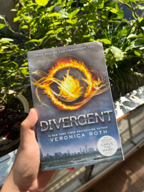 Sách bị cong viền, gập nát :(