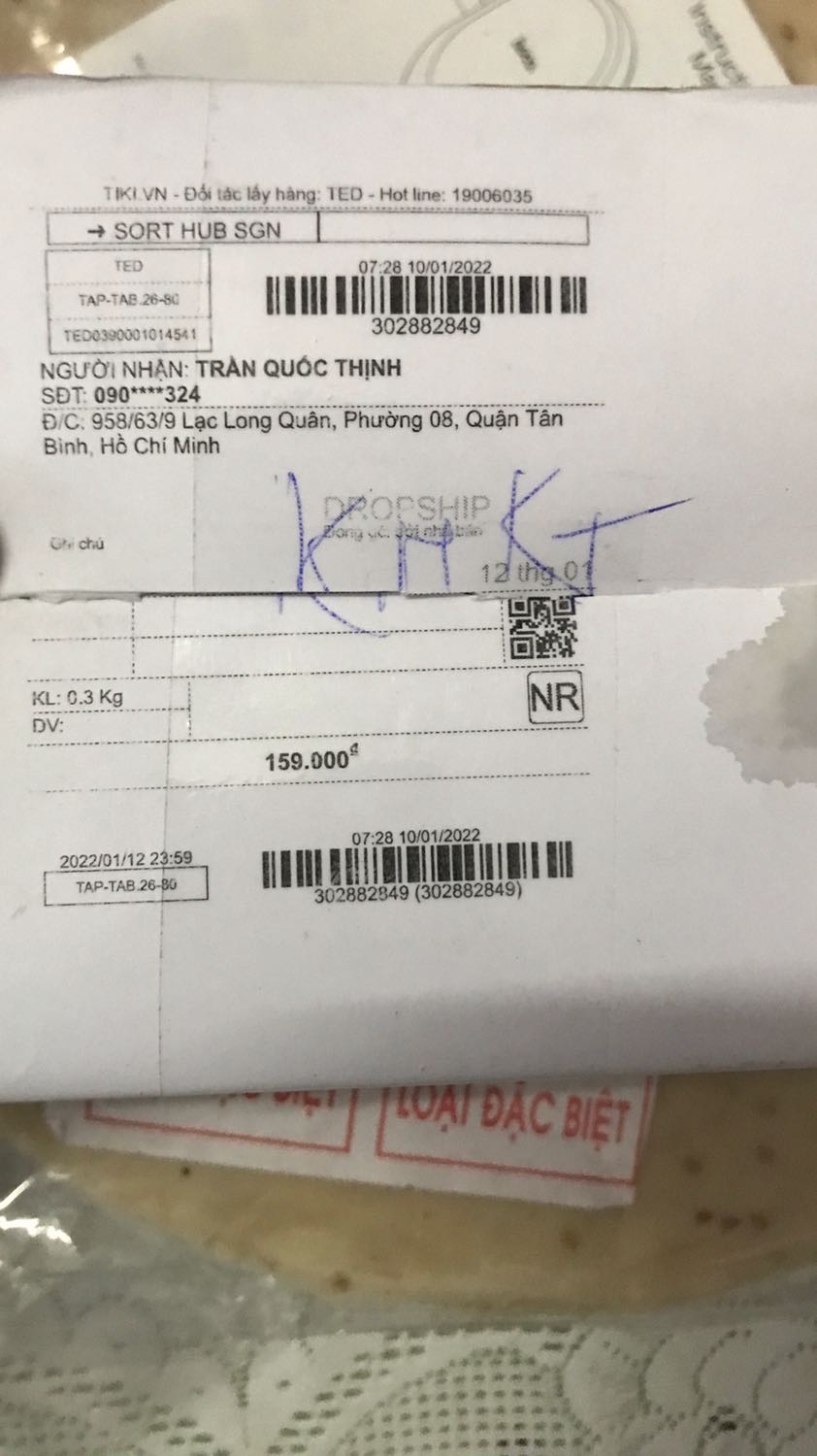 Gửi sai hàng, mua đế xe máy nhưng gửi xe hơi