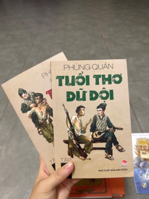 Chồng mình giới thiệu mình quyển này nói hay lắm, mình thấy có 2 quyển mua luôn cả 2. Nói về sách thì mình sẽ ưu tiên chọn tiki đầu tiên cho dù những chỗ khác rẻ hơn. Mình thích đọc sách hàng chính hãng, cho dù có mắc nếu thích vẫn chọn. Hy vọng tiki sẽ sớm quay lại thời hoàng kim của mình, còn ko thì có 1 lượng khách thật sự của chính mình.