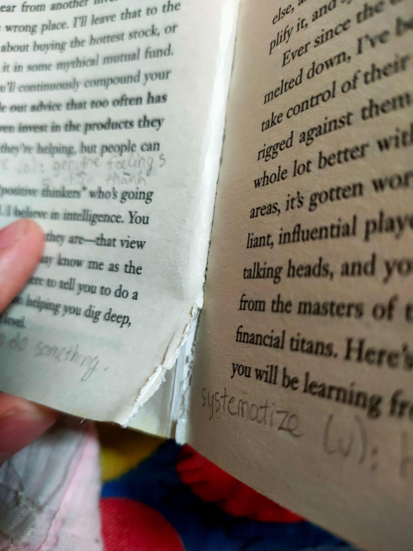 Rất không hài lòng về sách. Sách bị ố vàng, nhìn rất cũ và còn bị rách nữa. Rất không xứng với số tiền đã bỏ ra.