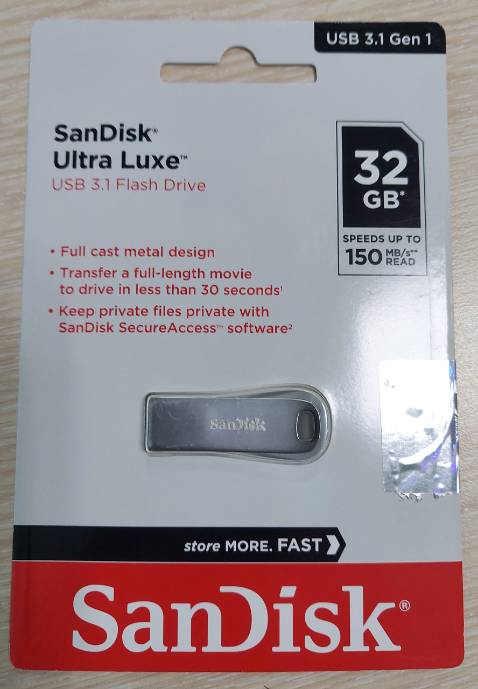 Hàng có niêm phong vỏ bên ngoài sau khi đã bóc để dán niêm phong trên USB. Dung lượng thực tế khoảng hơn 28Gb một chút, tốc độ cao lắm khoảng 25Mb thấp nhất 7Mb. Nhưng khi gắn USB vào máy thì hơi cứng khi rút ra thì bị xước. Cắm vào truyền dữ liệu rất nóng. Nói chung hàng không tiện sử dụng lắm