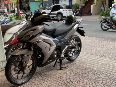 Lô hàng mới, xe và ốc đẹp, đã dán keo bóng, cảm ơn cửa hàng đã hỗ trợ nhiệt tình, cửa hàng hết xe nhưng khi khách cần gấp thì nhiệt tình chạy xuống kho lấy xe về cho khách.