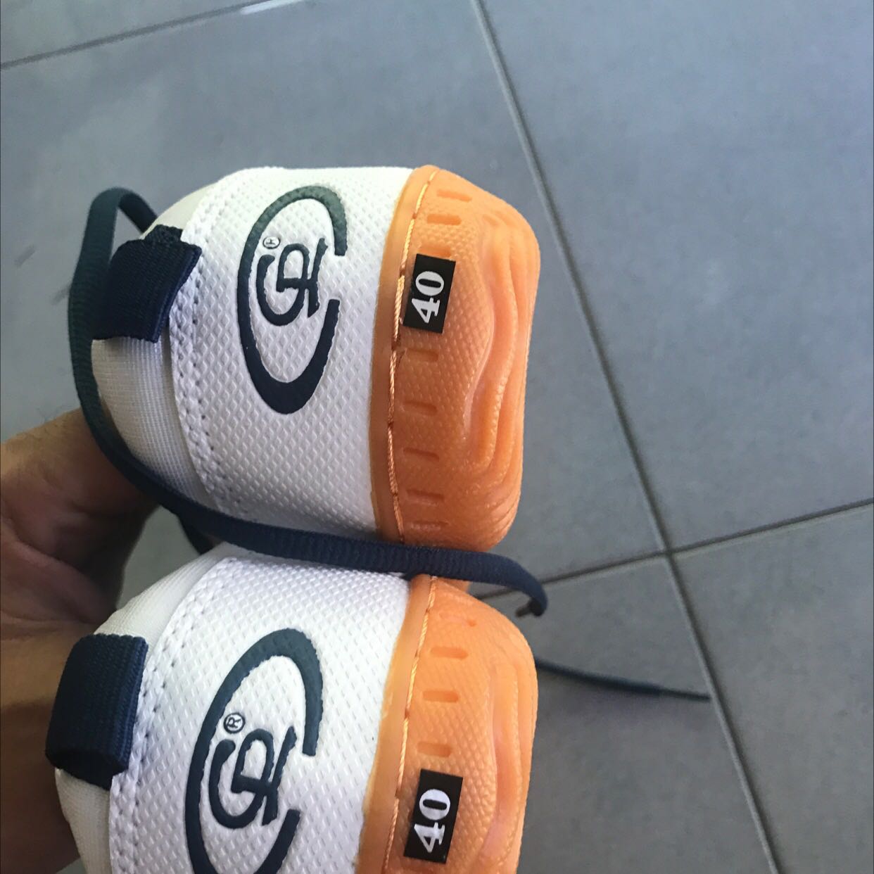 Giao hàng chậm hẹn lên hẹn xuống không thấy giao , chất lượng của sản phẩm quá kém không như quảng cáo và giá thành .