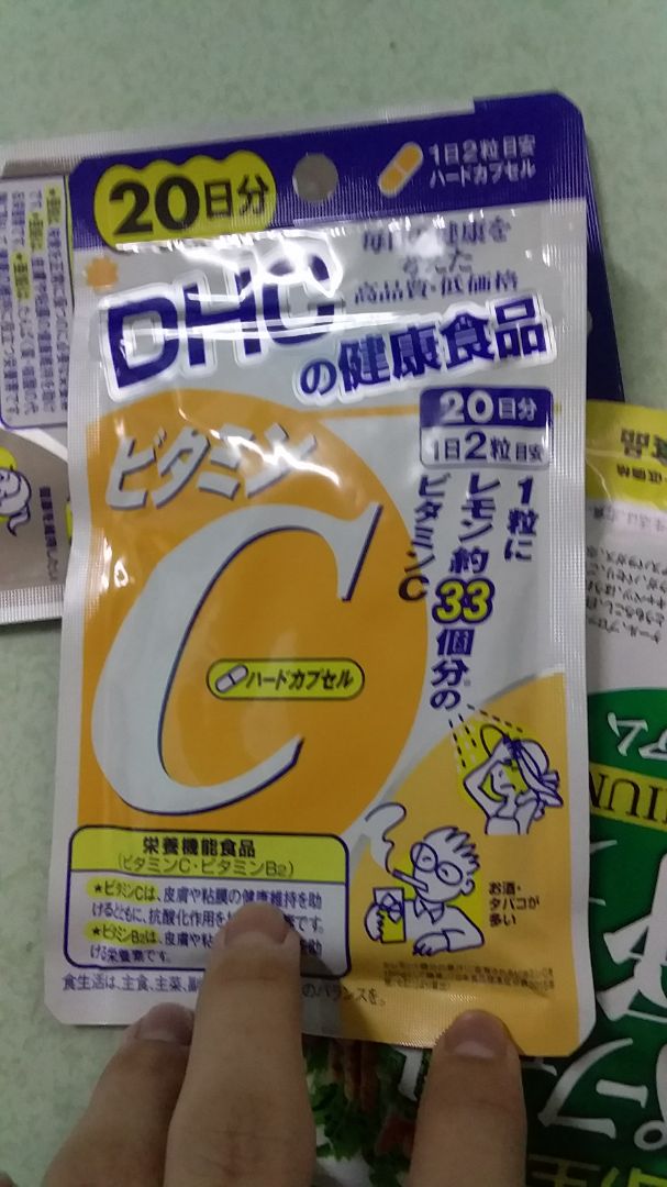 nghe nói sp này làm giảm vết thâm mụn hiệu quả lắm mà ko biết hiệu quả cao ko nữa nhưng vẫn tin tưởng vì thấy mng đánh giá sp tốt lắm, có điều sp hơi nhỏ hơn mình tưởng