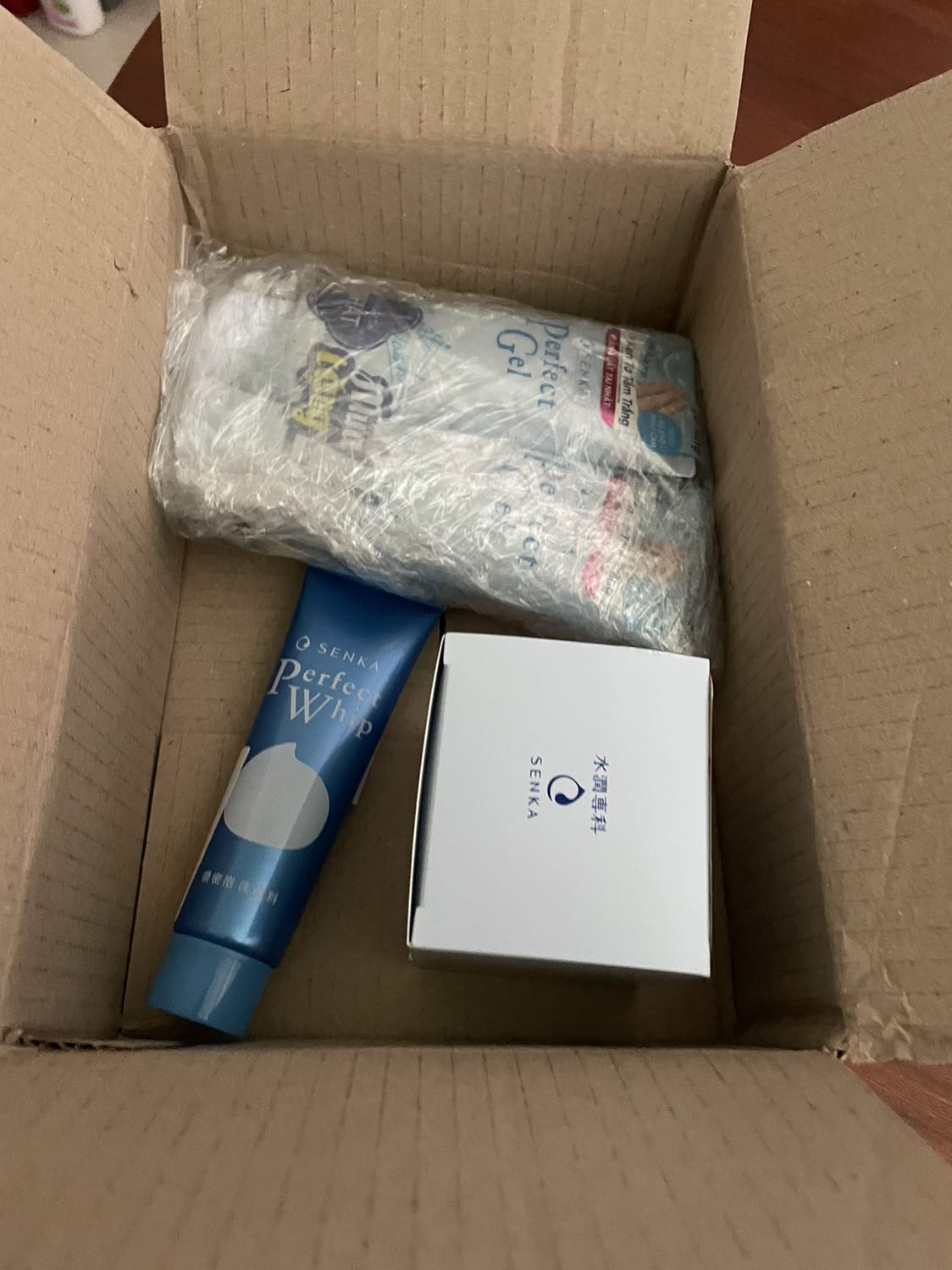 Sản phẩm tốt, dùng không bị nhờn rít, mùi thơm nhẹ, shop giao hàng nhanh, đóng gói cẩn thận