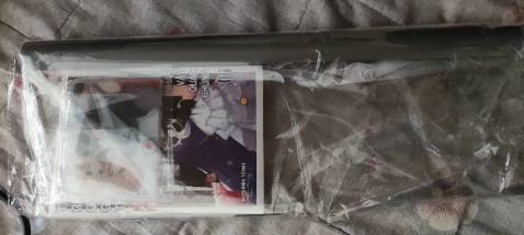 Bọc hàng kém,chỉ 1 miếng bìa với gói nilon,tập 6 lần này so với giá tiền và so với các tập trước thì kém hơn,mỏng,quà ít,ko chất lượng,poster lại kèm lịch nên nhìn xấu hẳn .-. Lẽ ra lần này ko nên mua bản đb,tốn tiền vl .-.