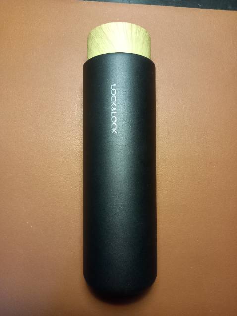 Bình tốt, mà phần đế cao su dán hơi bị lệch tí làm bình hơi bị lắc, không vững khi đặt xuống