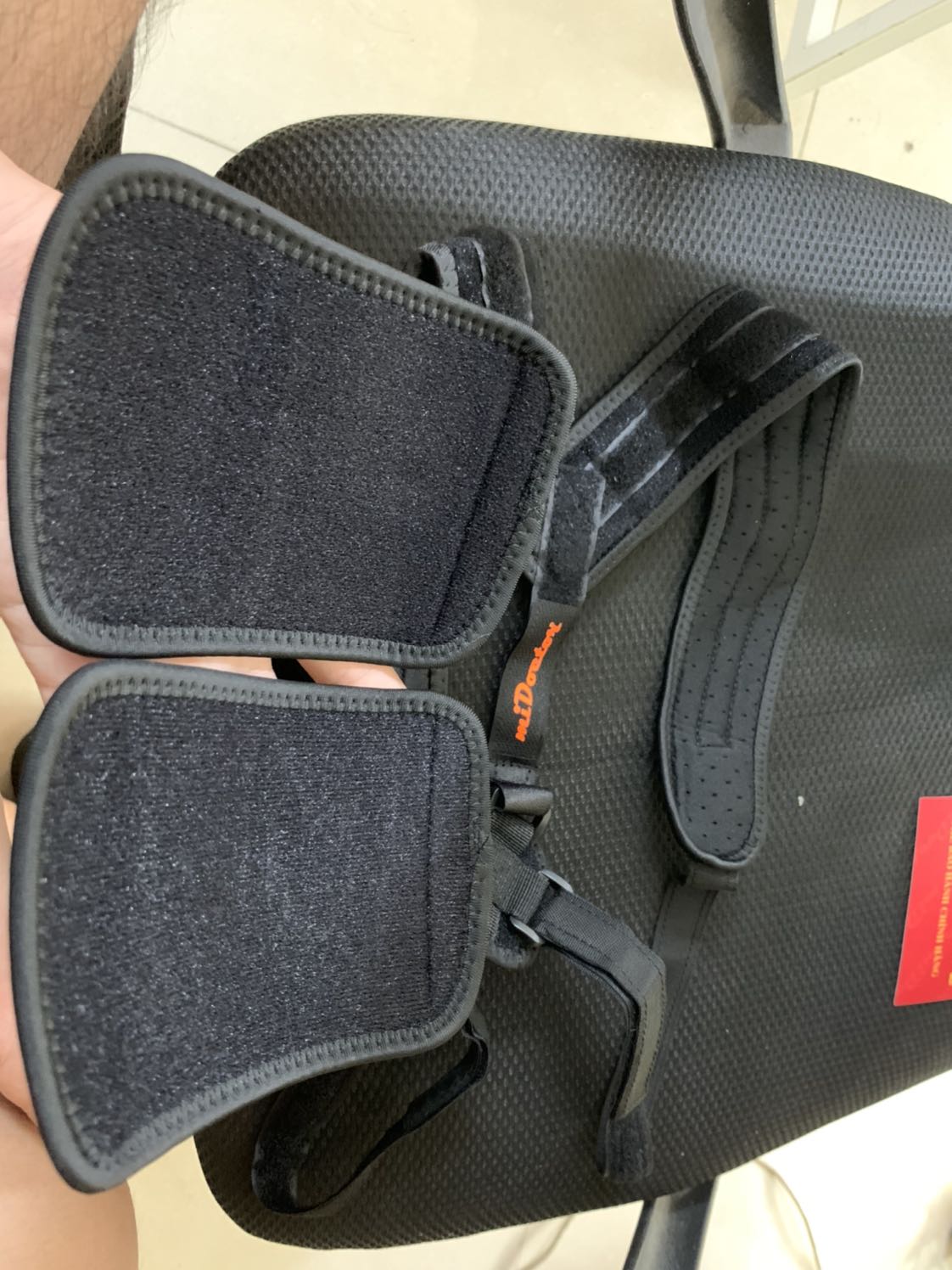 Hàng giao đúng như hình quảng cáo, chắc chắn, dùng đc có mỗi 2 ngày thấy có tác dụng tốt. Có mấy bài tập trong mô tả tập hay mà hiệu quả...
Có điều bất ngờ tốc đooj giao hàng của tiki đợt này, rất chậm