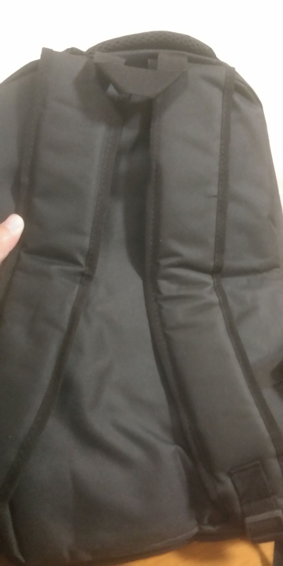 ba lô mình rất hài lòng, nhưng có 1 điểm chưa hài lòng là ba lô nhưng phải gấp cho vừa hộp nên bị gãy đôi. Nhưng vì mình dễ tính nên cho 5* để shop có động lực. Chúc shop làm ăn phát triển. ???