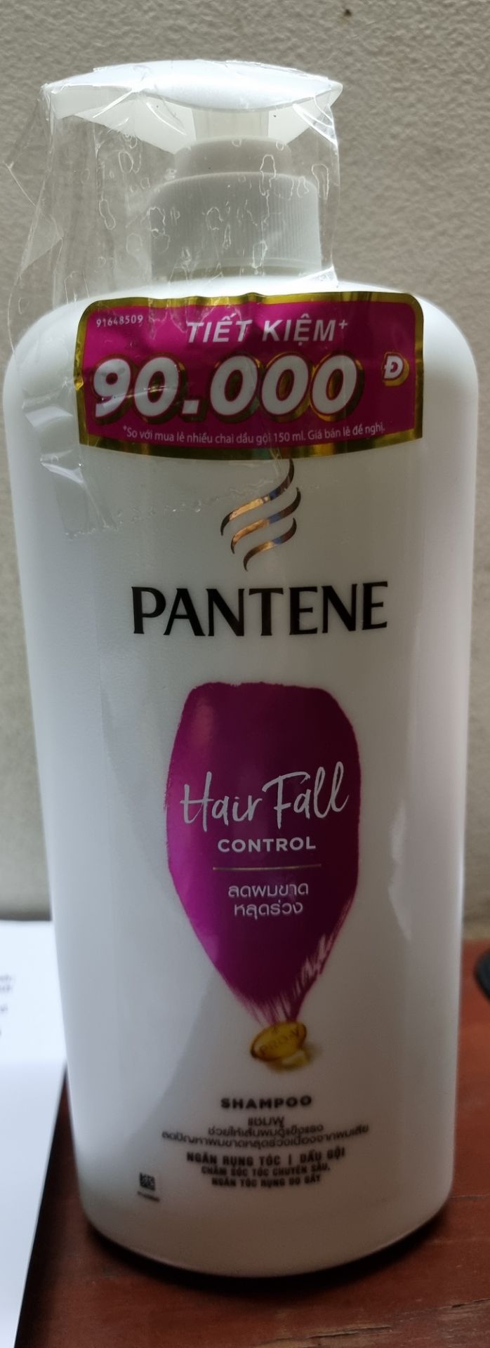 Sản phẩm được đóng gói rất chắn chắn, có vỏ mút bao ở ngoài & được dán băng keo nữa! Giá cũng rẻ hơn so với các nhà bán khác. Rất đáng tiền!