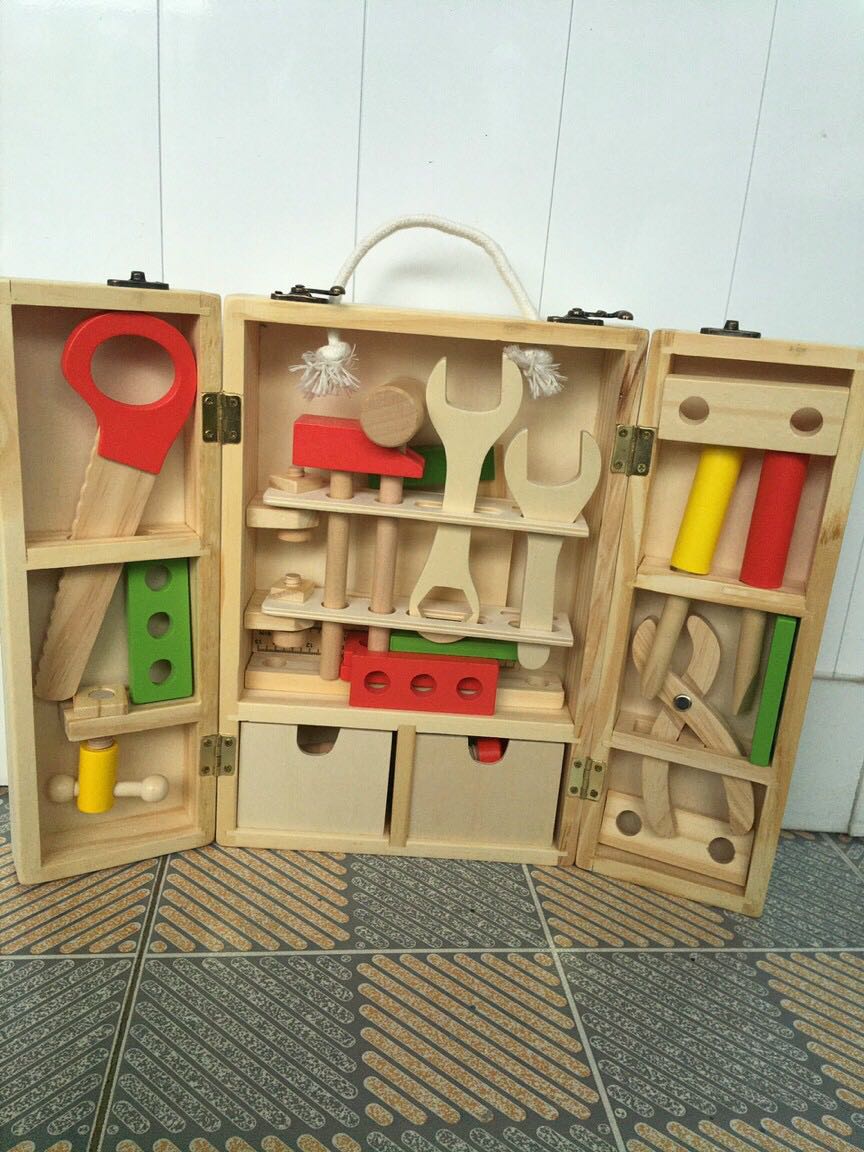 Hàng được giao như hình. Rất đẹp và rất chất lượng. Các chi tiết gỗ được gia công rất tốt, rờ rất êm tay, ko có thanh dằm nào nên ko lo đâm vào tay bé. Thanks shop và Tiki!