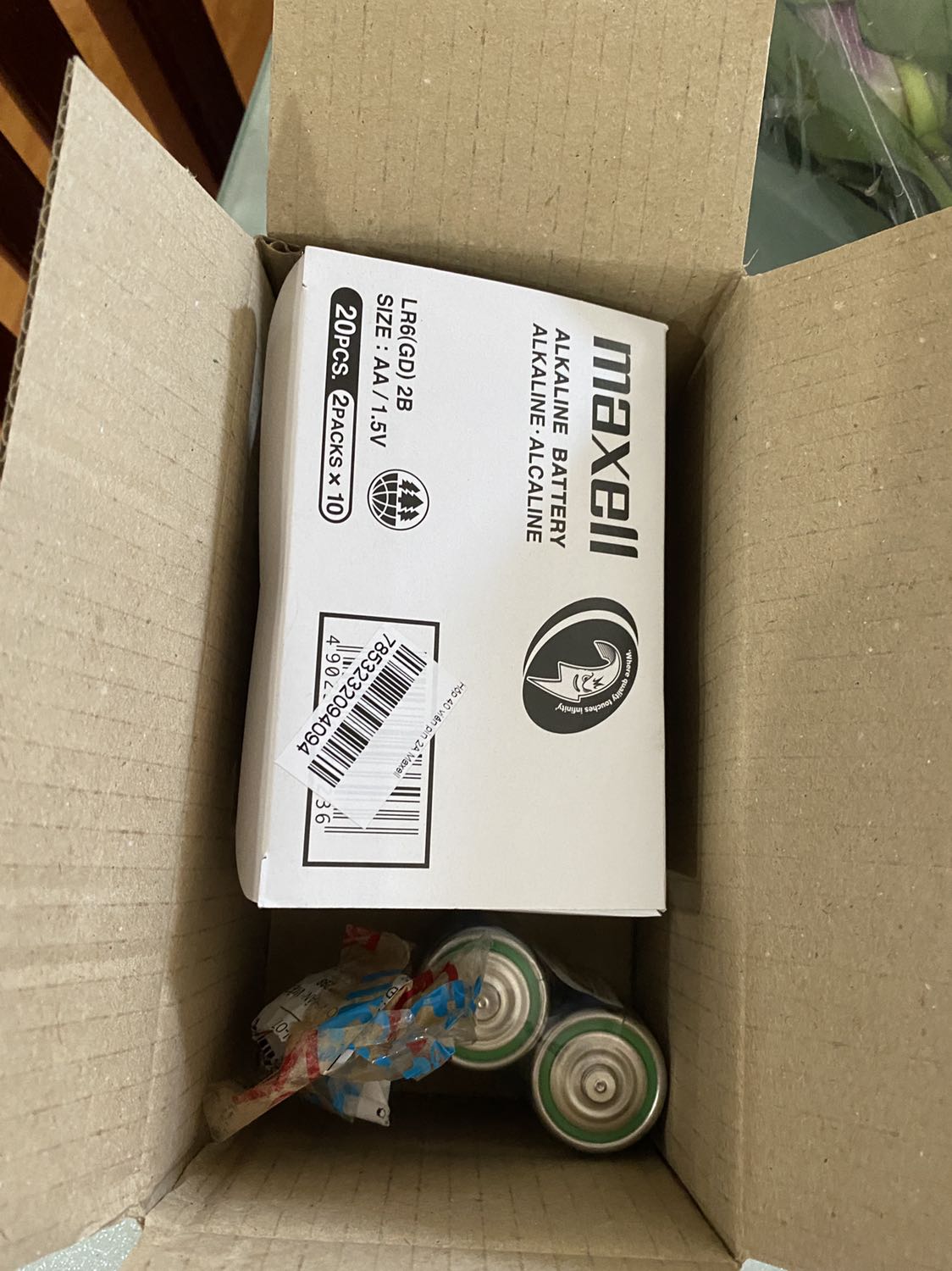 Rất không hài lòng khi đăng là 40v pin 2A nhưng giao lại là 10 vỉ mỗi vỉ 2v , tổng cộng giao có 10 viên. Gửi khiếu nại lên . Tiki đồng ý nhận lại, nói mình có thể đặt lại nhưng khi giao lại lần 2 vẫn tiếp tục chỉ giao 20v. Như thế là sao? Người đóng hàng ko phân biệt được số 20 và số 40 à? Làm vừa mất thời gian vừa bực mình. Đề nghị Tiki xem lại và hoàn trả giúp tôi 2 đơn 406503049 và 735341726