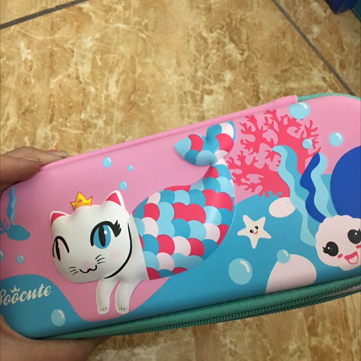 Hộp bút đẹp lắm shop, hình ảnh sắc nét , dày dặn rất đẹp