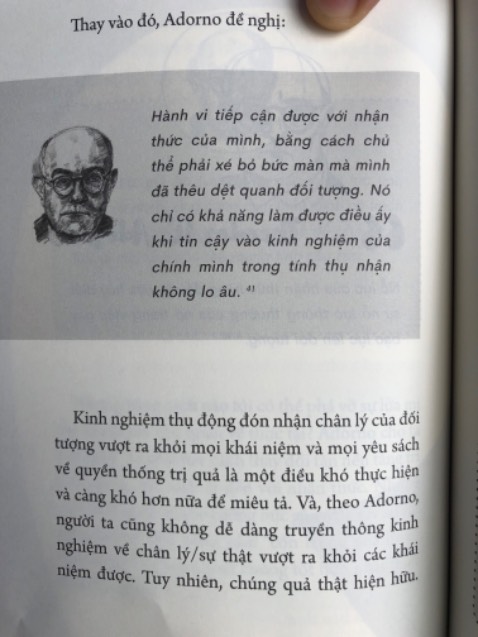 "Rất có thể, đối với mỗi công dân của thế giới ảo, thế giới thực ắt sẽ không thể chịu đựng được, nó ắt sẽ làm cho họ bị tổn thương rất nhiều"

"Mỗi người ngày nay, không ngoại trừ một ai, đều cảm thấy mình quá ít được yêu thương, bởi ai cũng quá ít yêu thương"

Việc con người hiện đại đánh mất đi năng lực yêu thương của mình, theo Adorno, là Hậu Quả Trực Tiếp của xã hội Hàng Hoá và Tiêu Dùng.

#adorno #triethoc #lythuyetphephan #bienchungphaphudinh #bienchungphap