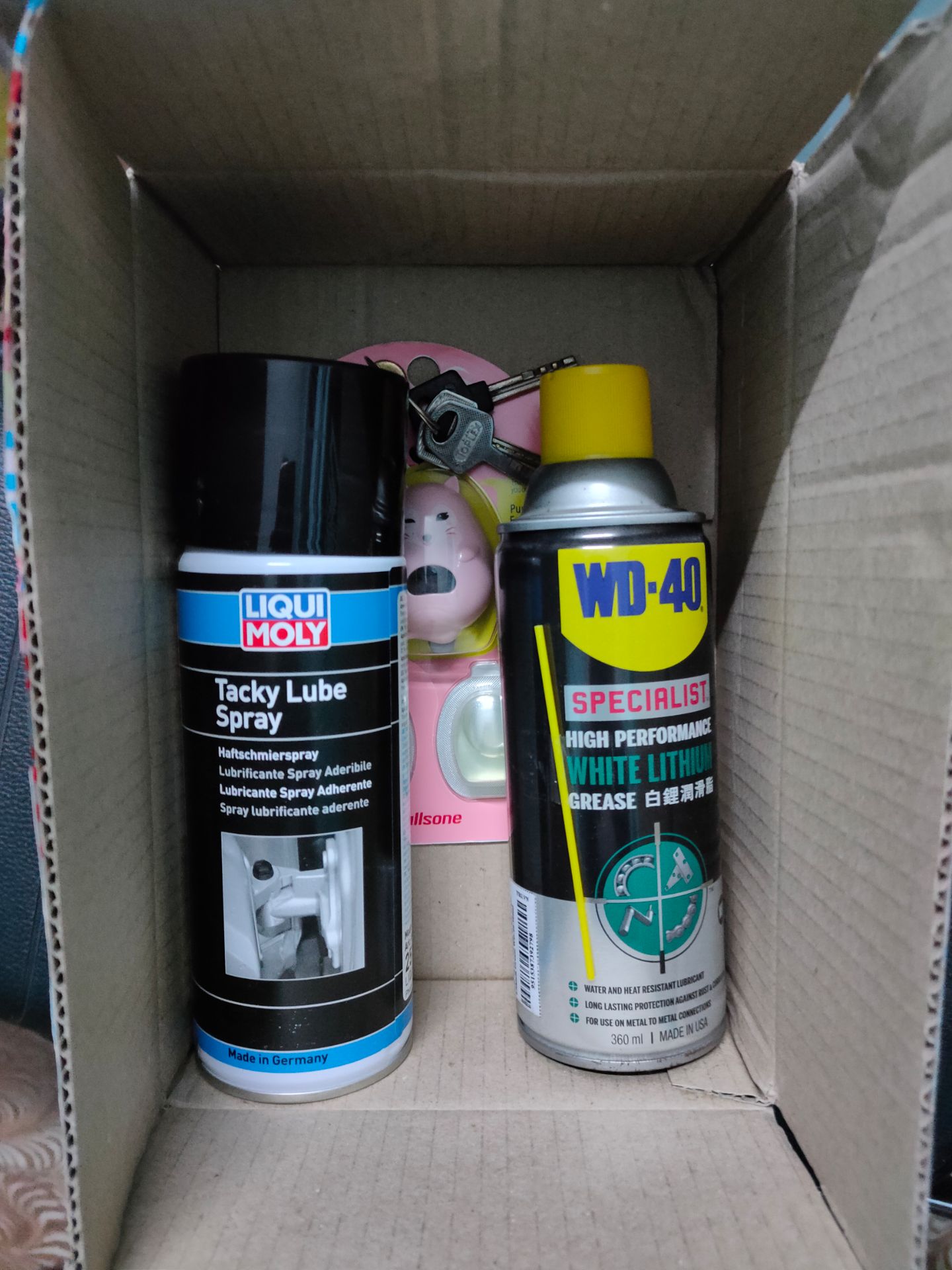 Giá tốt, nguyên seal băng keo, giao hàng nhanh. Lạ là không có kèm vòi như những sản phẩm khác, chưa thấy nhiều khác biệt so với sản phẩm của hãng Wurth