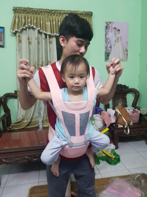 Địu đẹp. Chắc chắn lắm. Đi xe máy cũng đc. Bé m rất thích ngồi địu này. Địu đẹp. Chắc chắn lắm. Đi xe máy cũng đc. Bé m rất thích ngồi địu này.