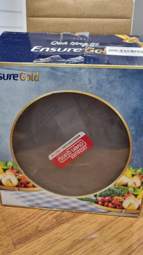 Hàng tặng mà đem bán thế này thì không được rồi. Sao không nói ngay từ đầu là hàng tặng và có ảnh chụp đúng sản phẩm để người mua biết.