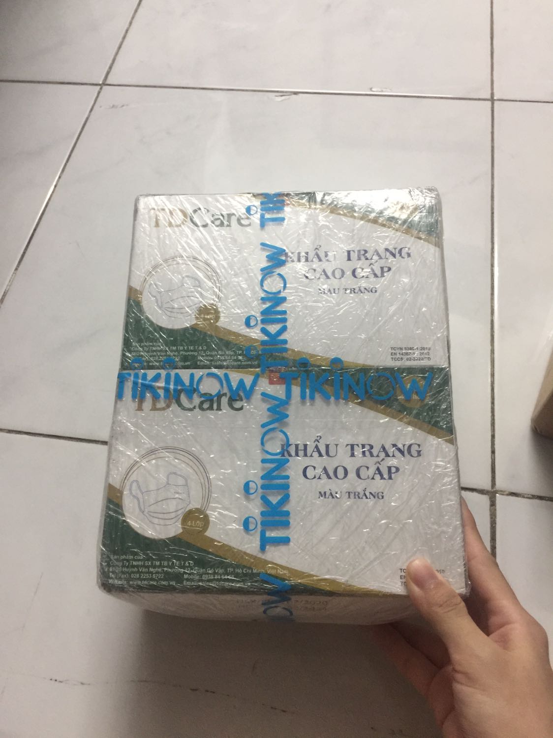 Hàng giao nhanh, chất lượng tốt, chuẩn 4 lớp, có đầy đủ tem chống hàng giả. Nhưng gói hàng quá chán, chỉ quấn bọc nilon, không có lấy một cái hộp. ?