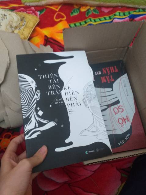 Có lẽ vì vận chuyển nên sách bị móp, cong và xước nhiều
Lúc mở thùng hàng sách không hề có bọc gì bên ngoài, thùng còn bị móp
Mong sớm khắc phục! Có lẽ vì vận chuyển nên sách bị móp, cong và xước nhiều
Lúc mở thùng hàng sách không hề có bọc gì bên ngoài, thùng còn bị móp
Mong sớm khắc phục!