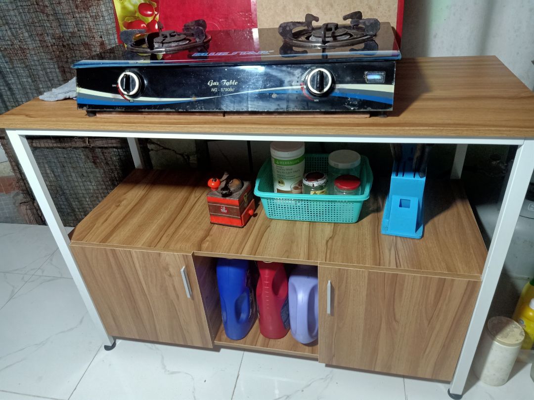 Kệ đúng kích thước, có nhân viên lắp ráp nhiệt tình. Giao hàng nhanh, đặt hôm sau là có