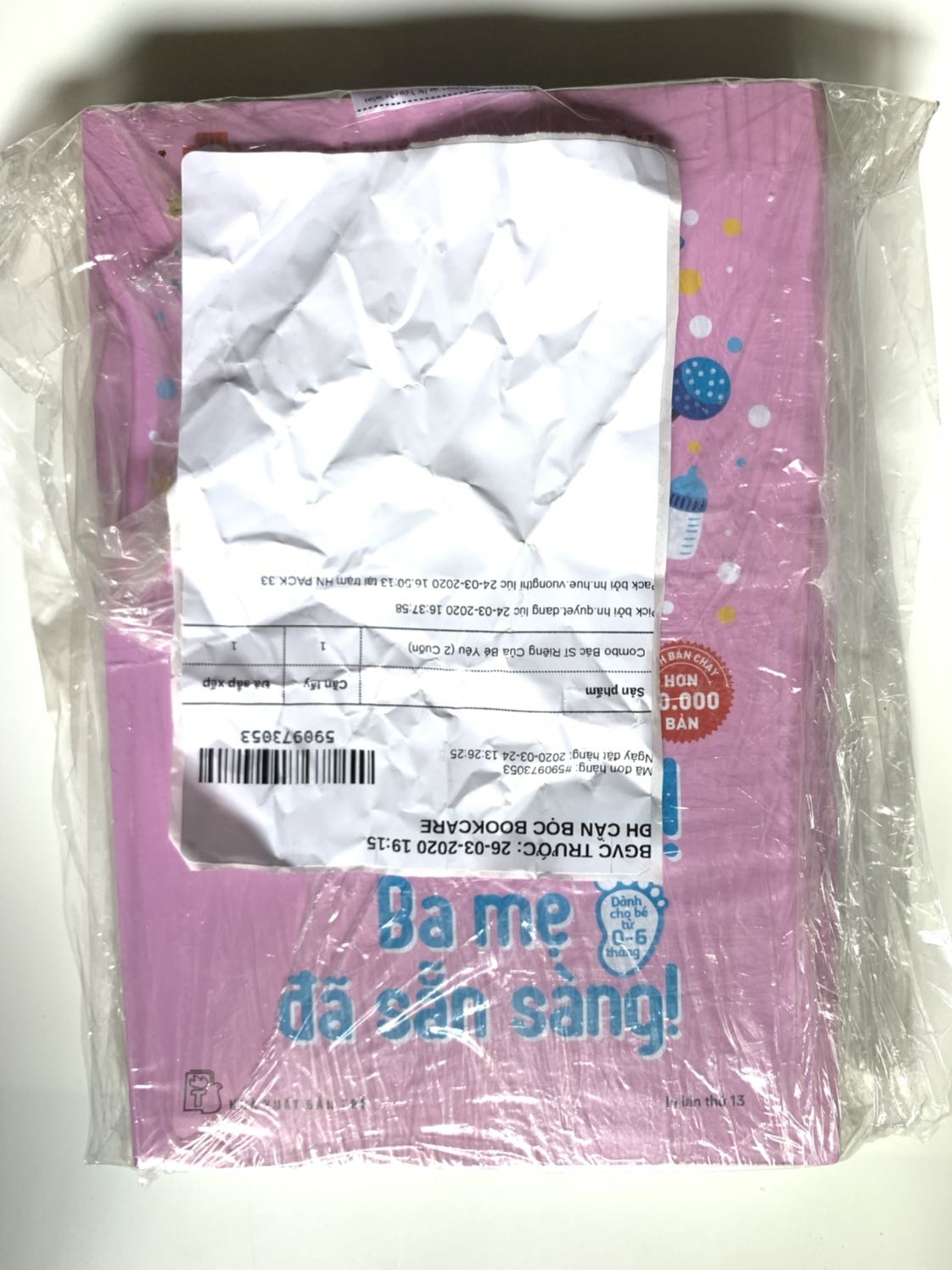 Cực kỳ thất vọng! Và yêu cầu đổi trả.
Tiki xem xét lại người bán. 

- mua sách mới lại gửi sách cũ đã đọc rồi.
Một cuốn mới, còn một cuốn đã bị gỡ bao bọc, tem nhà xuất bản sách bẩn, gáy sách hư hỏng nhiều, gãy gập, nhăn, có trang bị nhàu bẩn. 
- đóng gói cẩu thả, sơ xài, gáy sách bị uốn cong và bẩn, chỉ quấn mỗi một lớp chống bụi.
Đề nghị nhận phản hồi sớm từ nhà cung cấp hàng, đổi trả cho hợp lý! Thái độ phục vụ quá kém.